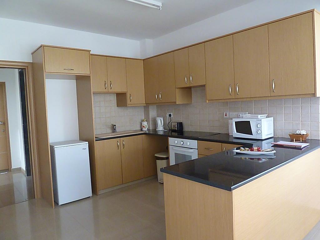 Valentinos Apartments Pafos Quarto foto